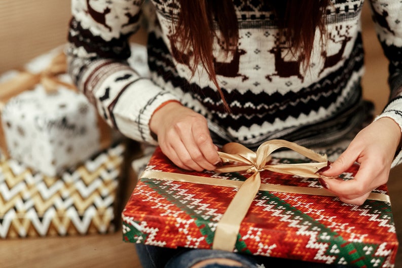 Smart Holiday Shopping: 6 Tips for Staying on Budget