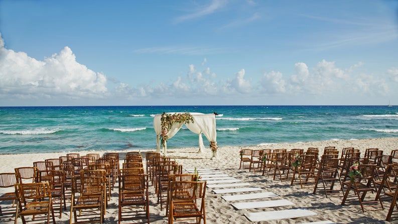 5 ways you might overspend of a destination wedding